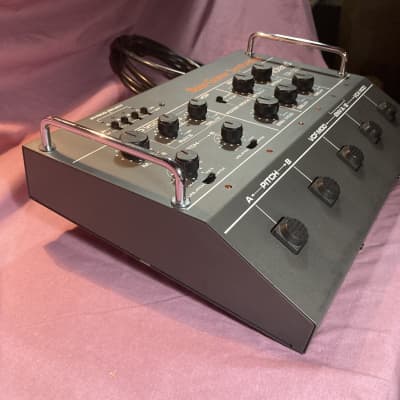 MINT 1980s Roland GR-33B Analog Bass Synthesizer DEMO VIDEO! G-33 G-77 G-88 G33 G77 G88 Basses GR33B image 6
