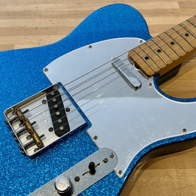 Fender  J Mascis Signature Telecaster 2022 - Bottle Rocket Blue Flake + Gigbag image 2