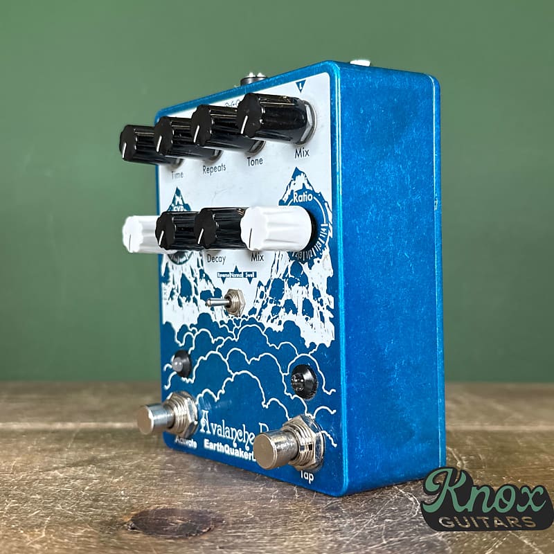 EarthQuaker Devices Avalanche Run Stereo Reverb & Delay with Tap Tempo V2