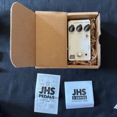 JHS 3 Series Harmonic Trem - Bias and Harmonic Tremolo pedal image 2