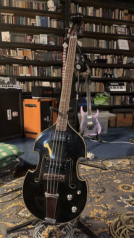 【希少】Aria Diamond Head Les Bass ヘッドレスベース レアなアリアの変形エレキベースです。ヘッドレスかと思いきや