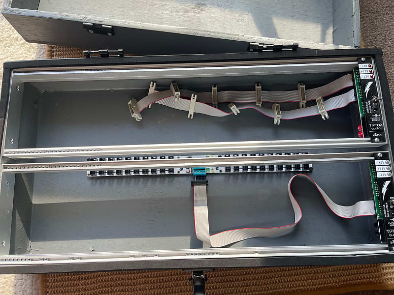 Eurorack Travel case 6 U 104 HP with tip top Uzeus Power Reverb