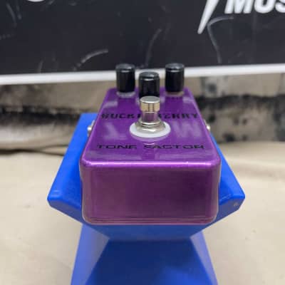 Tone Factor ( pre-Mojo Hand FX ) Huckleberry v1 Fuzz Pedal - Purple image 3