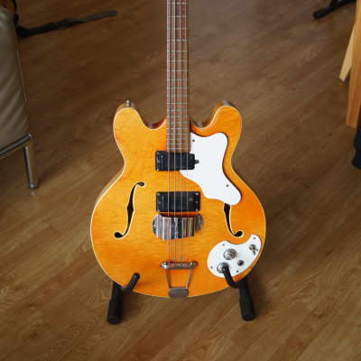 Mosrite Celebrity III  Bass for sale