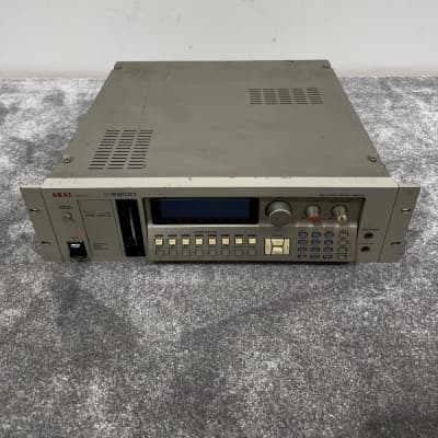 Akai S3200 Sampler MIDI Stereo Digital Rackmount Sampler