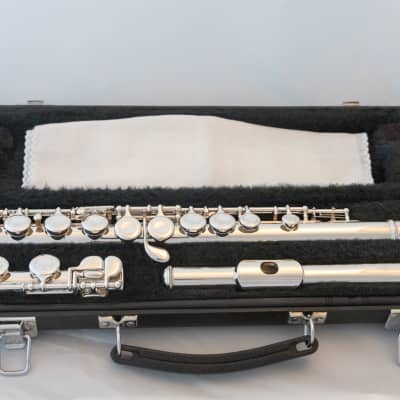 Yamaha YFL-211 Standard Silver-plated Flute Split-E *Cleaned