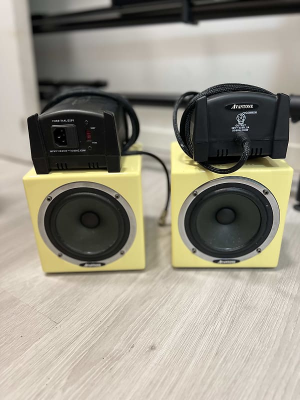 Avantone Pro Active MixCubes (Pair) - Buttercream image 1
