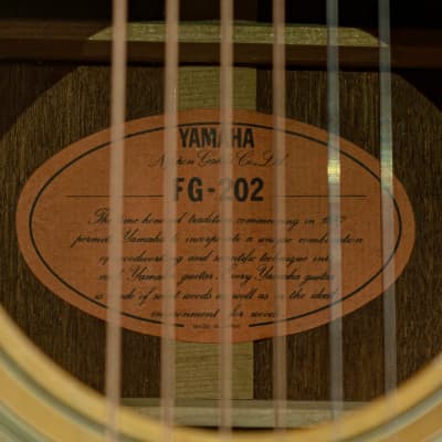 Yamaha FG-202 Nippon Gakki Orange Label Acoustic Guitar with Case - Natural image 4
