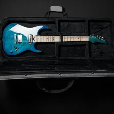 Lindo 6X Compact Quilted Maple / Bamboo Electric Guitar and Hard Case - Ocean Burst / Turquoise image 4