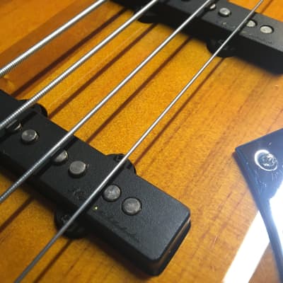 Squier Vintage Modified Fretless Jazz Bass image 12