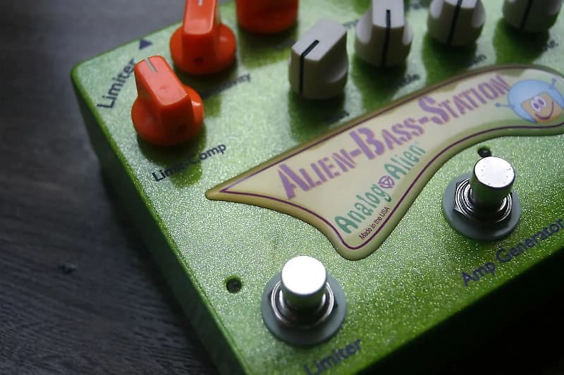 専用【ほぼ新品】alien bass station Buy Alien Bass Station (Compressor/Amp Simulator/Gamma-Fuzz