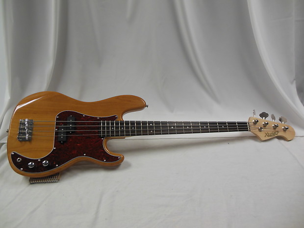 Xaviere shop bass guitar