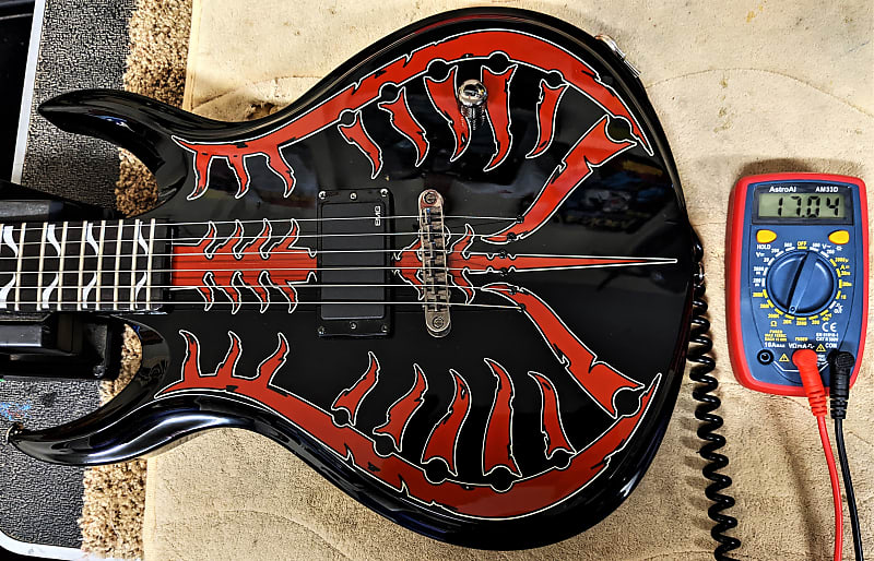 2008 Schecter Devil Spine Blood Red Spine Graphic W/ Hard 2008 Schecter Devil Spine Blood Red Spine Graphic W/ Hard