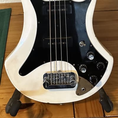 late 70s white Guild B-302 bass image 3