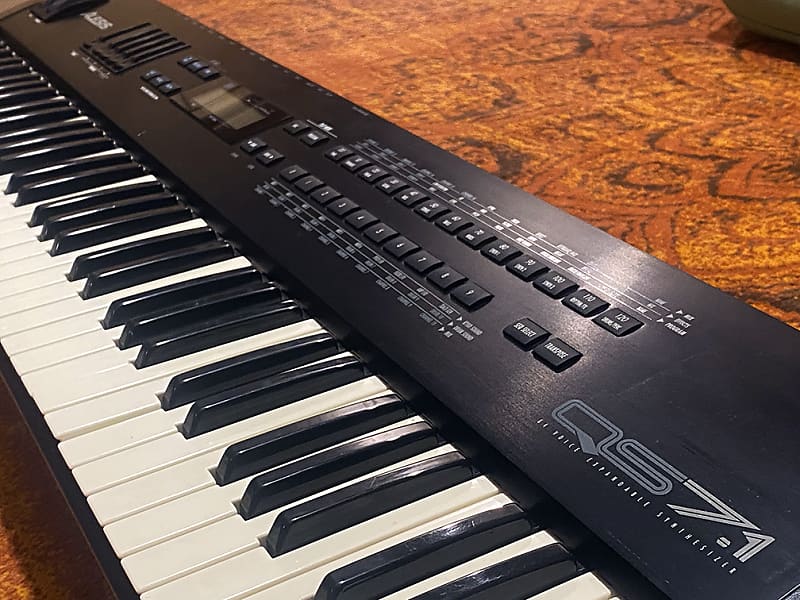 Alesis QS7.1 76 Note Keyboard / Expandable Synthesizer Reverb