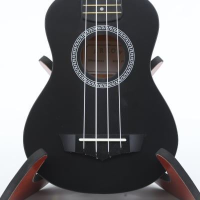 Soprano ukulele with Arrow PB10 BK Soprano Black *SET* accessory kit. image 6