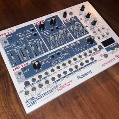 Roland SH-32 Desktop Synthesizer Module 2002 - 2004 - White