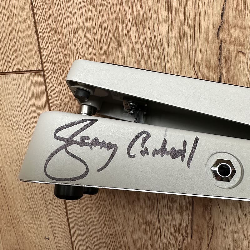Video Jerry Cantrell SIGNED Firefly Cry Baby White Wah Pedal