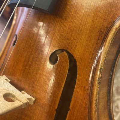 D Z Strad Violin - Model 700 - Light Antique Finish with Dominant Strings, Case, Bow and Rosin (4/4 Full Size) image 4