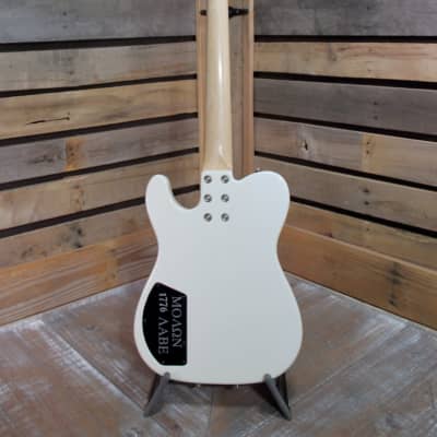 Used (2023) G&L ASAT Semi-Hollowbody 4-String Fretless Bass Pearl White with Hardshell Case image 4