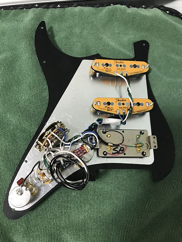 Fender Pre-Wired Strat Pickguard, Shawbucker Bridge/Gen 4