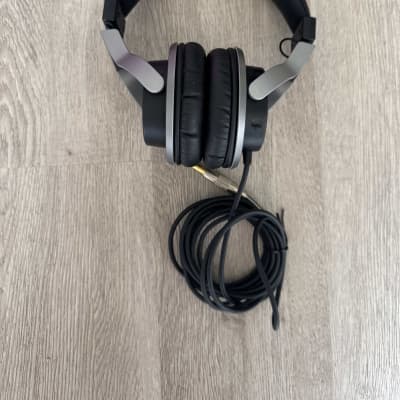 Yamaha HPH-MT7W Studio Monitor Headphones