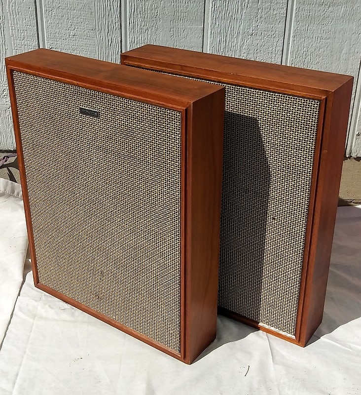 Pair of Vintage Sonics AS-61, 2 way 5 Speakers System By Pioneer Tested -  Walnut