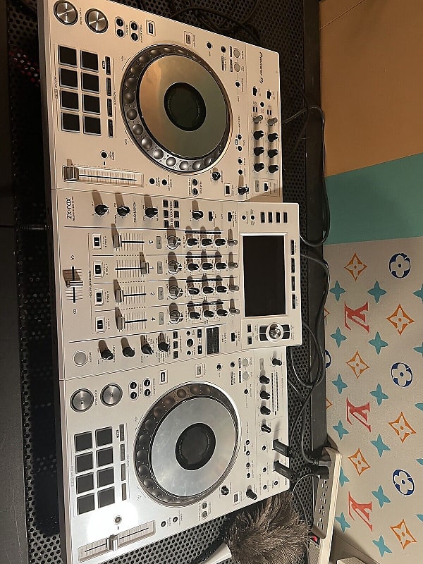 Pioneer DJ XDJ-XZ ホワイト DJコントローラー XDJ-XZ-W 4ch プロフェッショナル オールインワン DJシステム