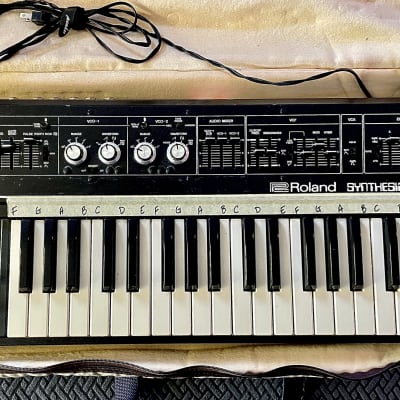 Roland SH-2 Analog Synthesizer 1979 - black