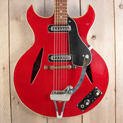 First man   Broadway thin hollow body guitar first year 1967 Teisco 