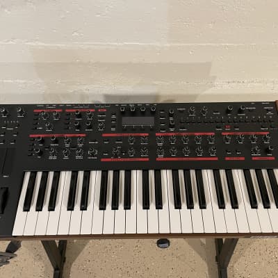Dave Smith Instruments - DSI Pro 2 44-Key 4-Voice Monophonic / Paraphonic Synthesizer 2018 - 2020 - Black with Wood Sides