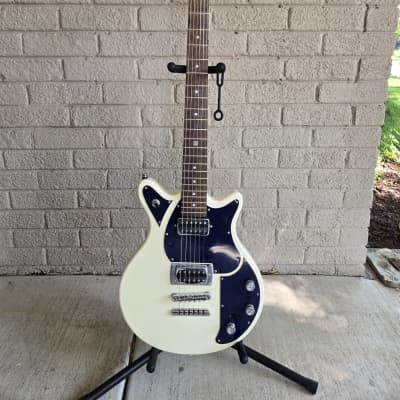First Act Limited Edition Volkswagen Garage Master 2006 - White with Dark Blue Pickguard for sale