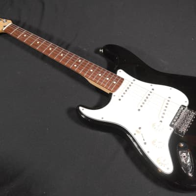 Fender Standard Stratocaster Left-Handed with Rosewood Fretboard 2013 - Black image 4
