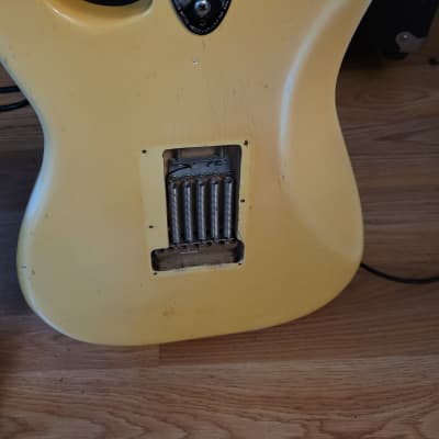 Fender Stratocaster with 3-Bolt Neck, Maple Fretboard 1971 - 1977 - Blonde image 5