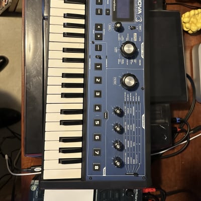 Novation MiniNova 37-Key 18-Voice Synthesizer 2012 - Present - Blue