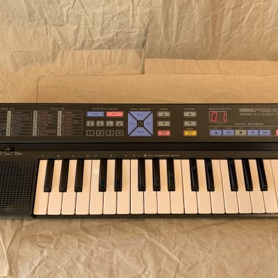 Yamaha  PSS-100 PortaSound pss100 Digital Recording Keyboard Made in Japan in Box