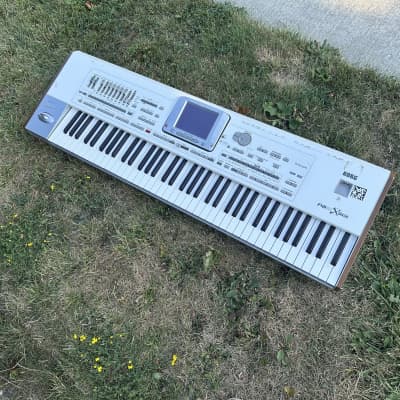 Korg Pa2X Pro 76-Key Professional Arranger Keyboard 2000s - Silver