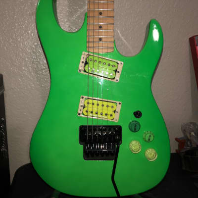B.C. Rich Gunslinger neon green floyd rose guitar image 2