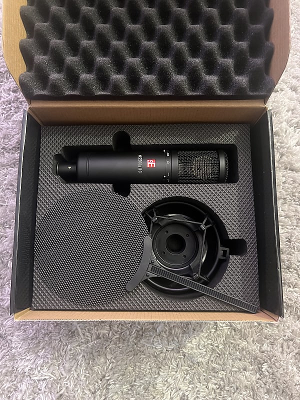 sE Electronics sE2200a II C Large Diaphragm Cardioid Condenser Microphone 2012 - 2017 - Black image 1