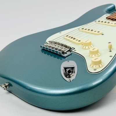 Fender '60s Vintera Stratocaster, MIM 2019 - Ice Blue Metallic image 8
