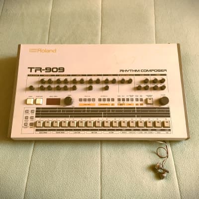 Roland TR-909 Rhythm Composer 1983 - 1985 vintage