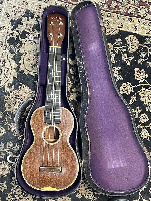 1932-33 Martin Style 3 ukulele with original case image 1