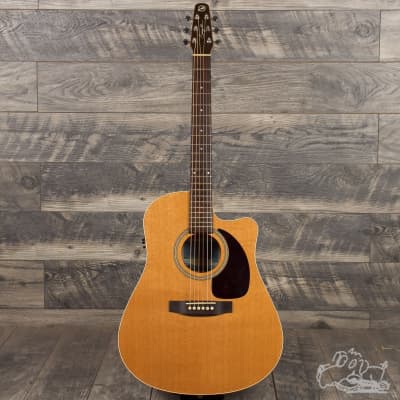 【限定価格セール！】 Seagull Cutaway Acoustic-Electric Q1 GT Cedar CW Performer ギター