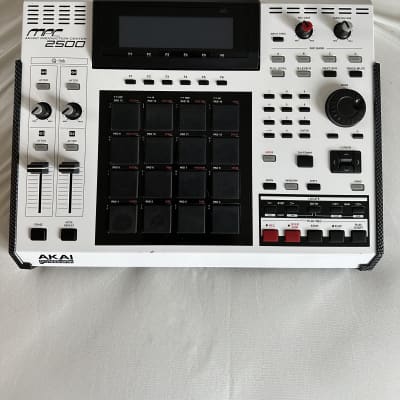 Akai MPC 2500 SE