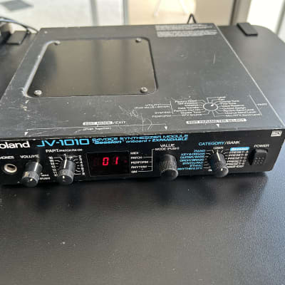Roland JV-1010 64-Voice Synthesizer Module 1999 - 2003 - Black