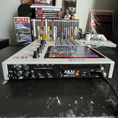 Akai MPC One Standalone MIDI Sequencer Retro Edition 2021 - Present - Grey image 7