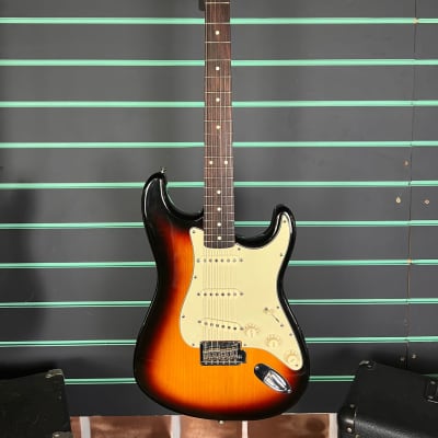 Fender Classic Player '60s Stratocaster 3-Color Sunburst 2006 Electric Guitar image 2