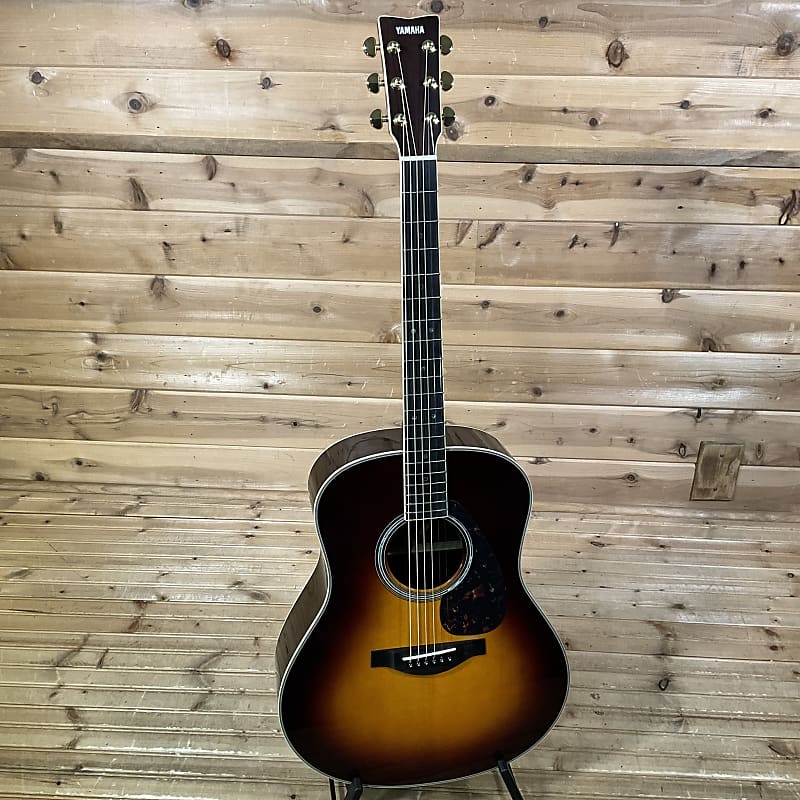 Yamaha LL16 Acoustic Guitar - Brown Sunburst (Floor Model