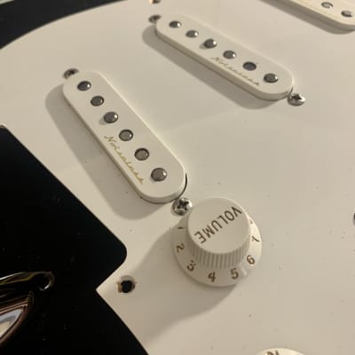 Loaded Pickguard! Fender Hot Noiseless Stratocaster Strat Pickup Set - White image 2