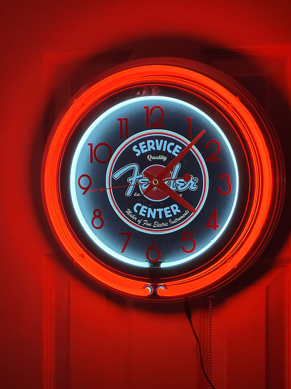 Fender Musical Instruments Service Center Dealer Style Double Reverb